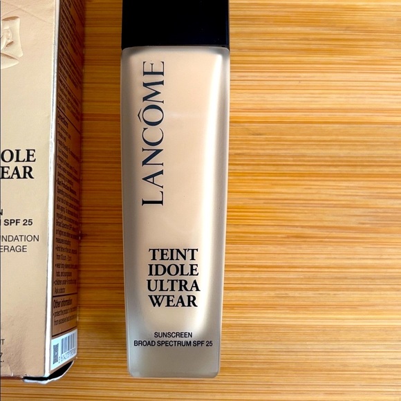 Lancôme TEINT IDOLE ULTRA WEAR FOUNDATION Breathable Natural Matte Finish 245C - Picture 3 of 12